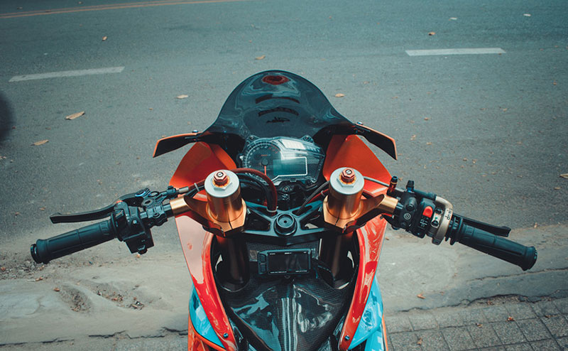 Yamaha Exciter độ hàng trăm triệu đồng theo phong cách BMW S1000RR